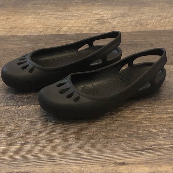 Crocs Kids Girl Flats Size 4 Black EUC - Picture 1 of 9